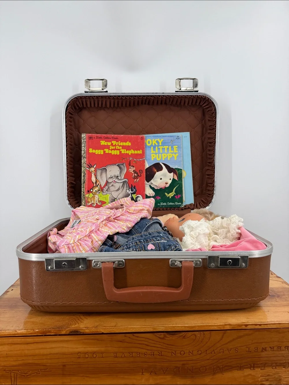 Vintage 70s child’s brown Grandma overnight suitcase travel luggage case MCM